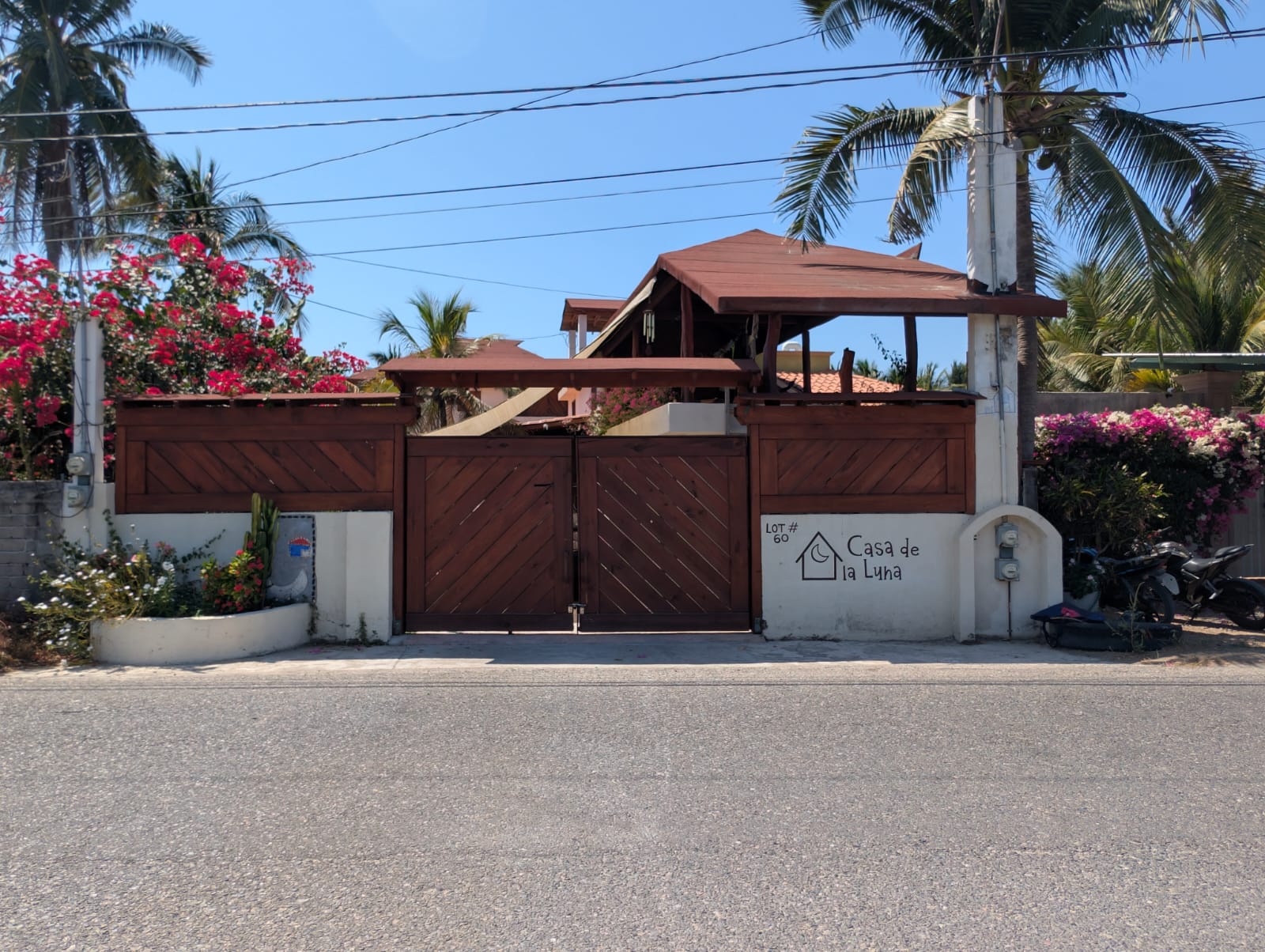 Front entrance of Casa de la Luna