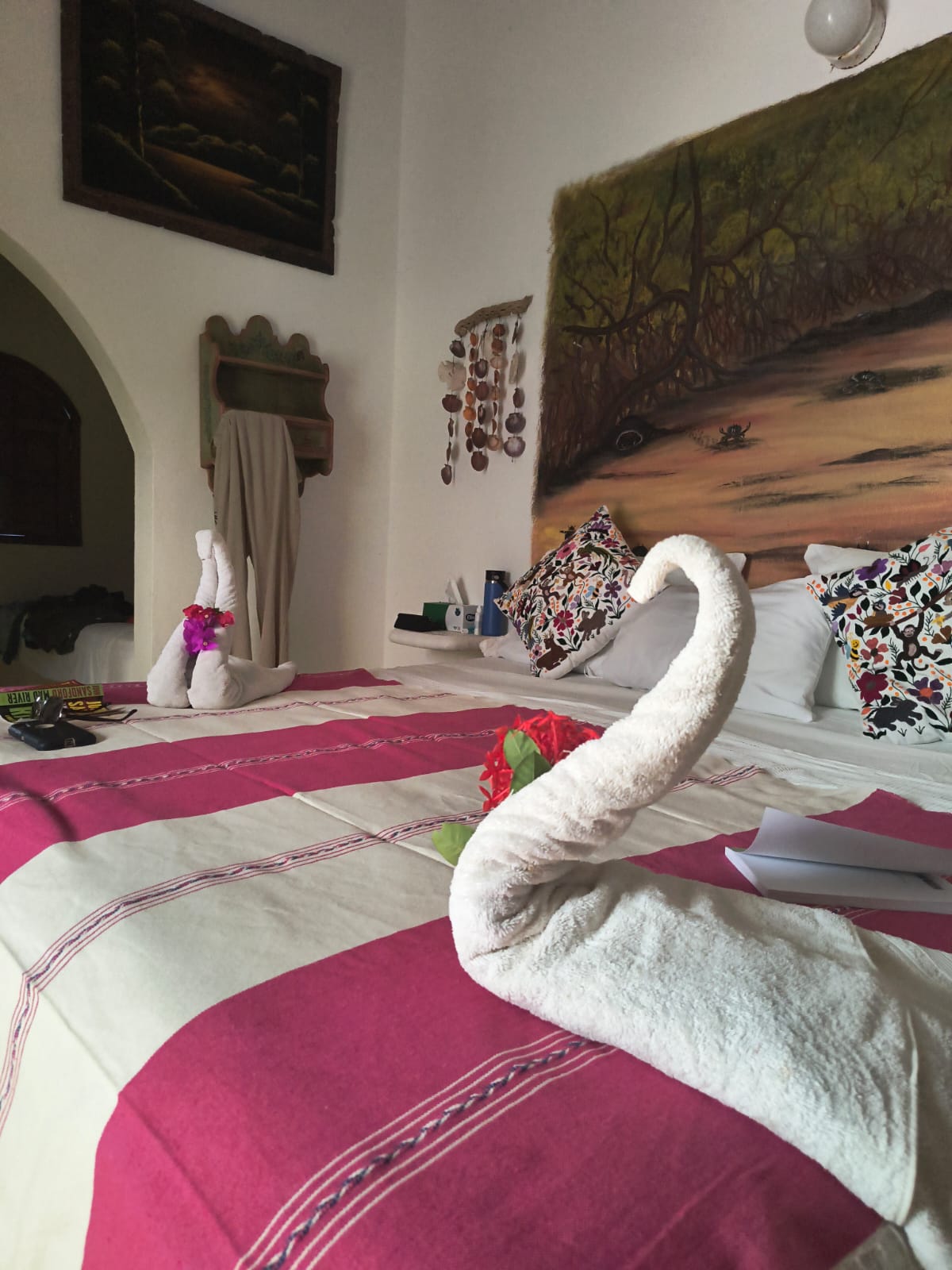 Cangrejo room alternate bed view