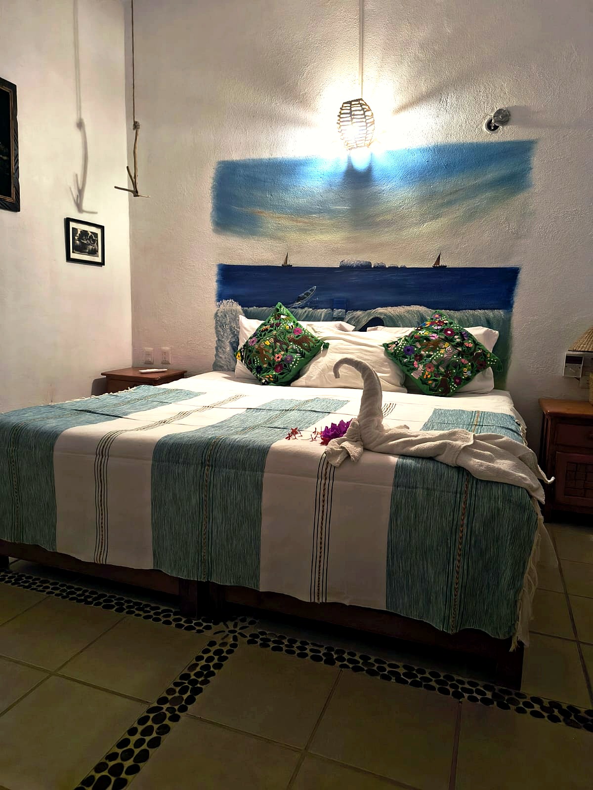 Mar room bed styling detail