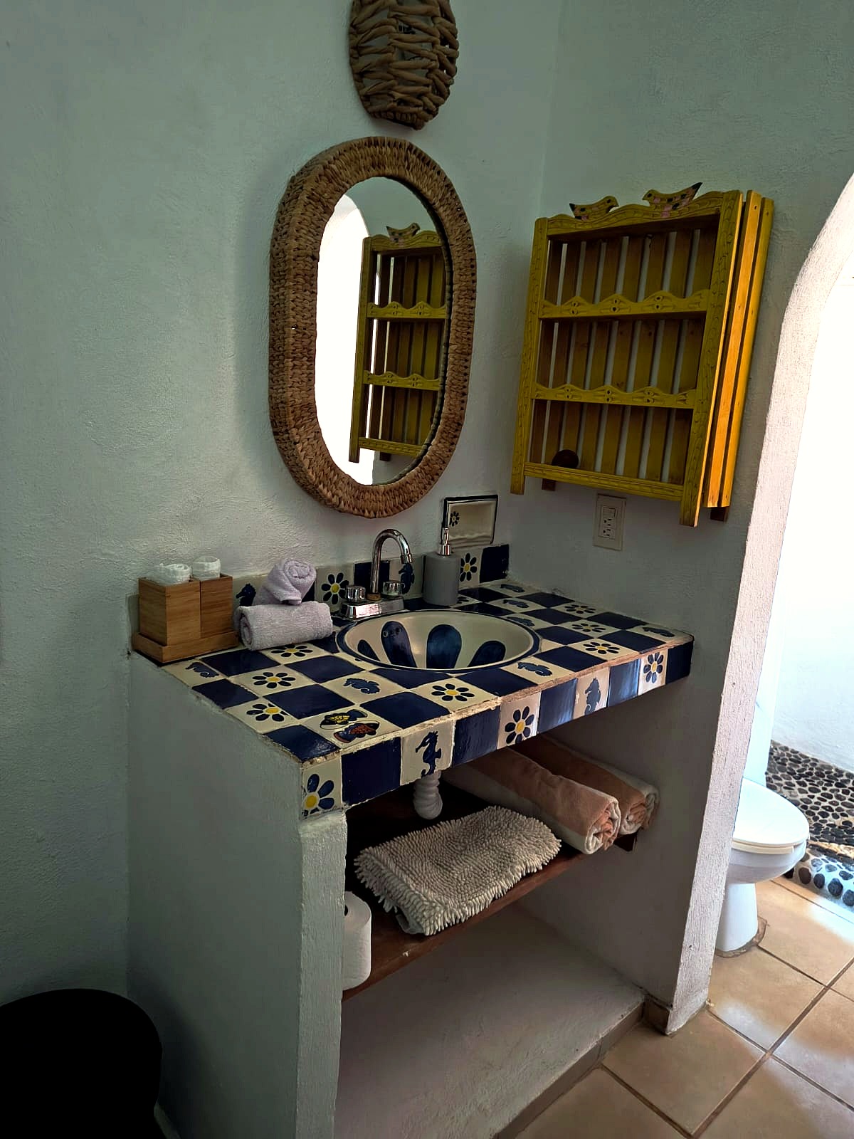 Mar room vanity detail