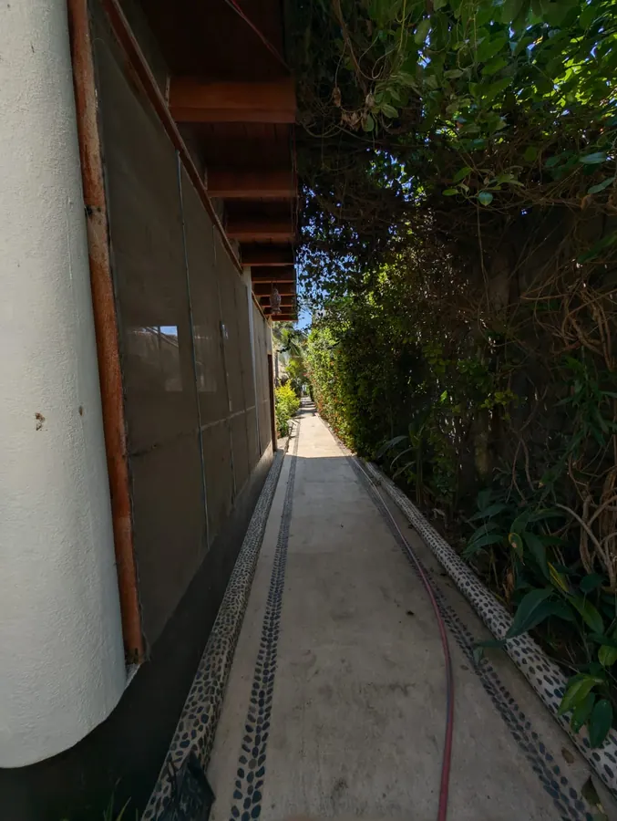 Garden path between the bungalows