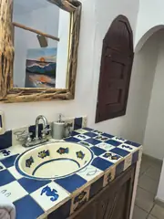 Sol hand-painted sink